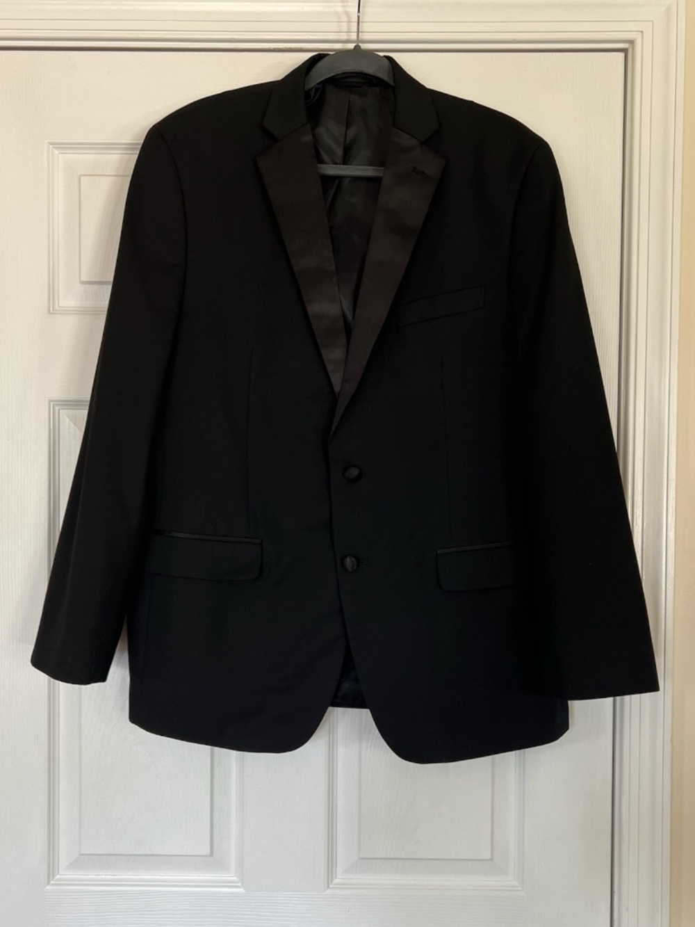 Van Heusen Black Slim Fit Tuxedo Blazer, Size 42R